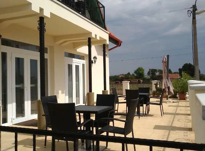 St. Hubert Vendeghaz 4*